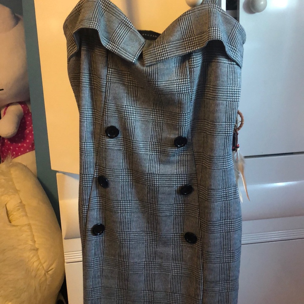 Dress - Picture 2 of 4